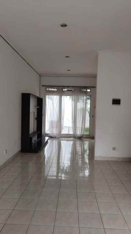 dijual rumah strategis dekat tol di limo cinere depok