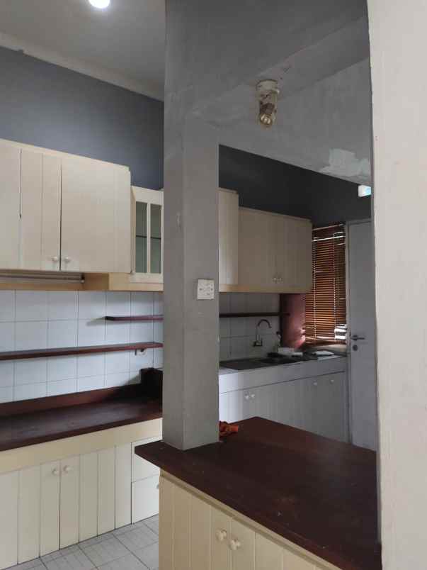 dijual rumah strategis dekat tol di limo cinere depok