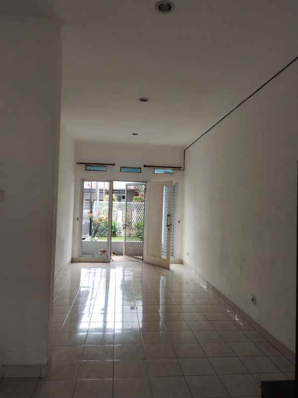 dijual rumah strategis dekat tol di limo cinere depok