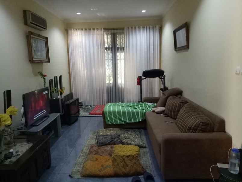 dijual rumah strategis termurah dekat pondok indah