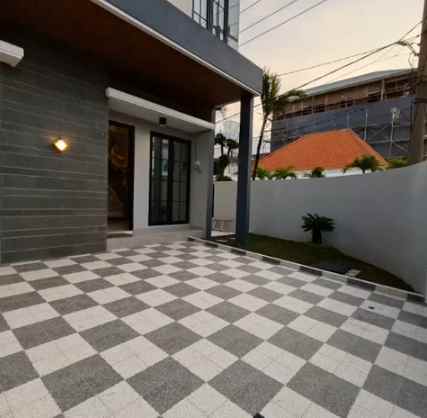 dijual rumah sutorejo