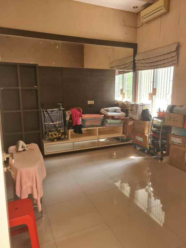 dijual rumah sutorejo tengah