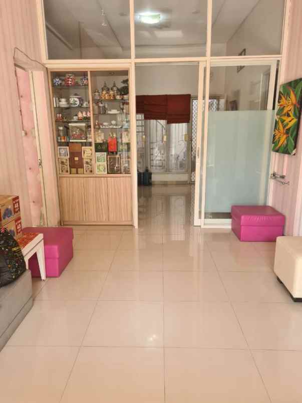 dijual rumah sutorejo tengah