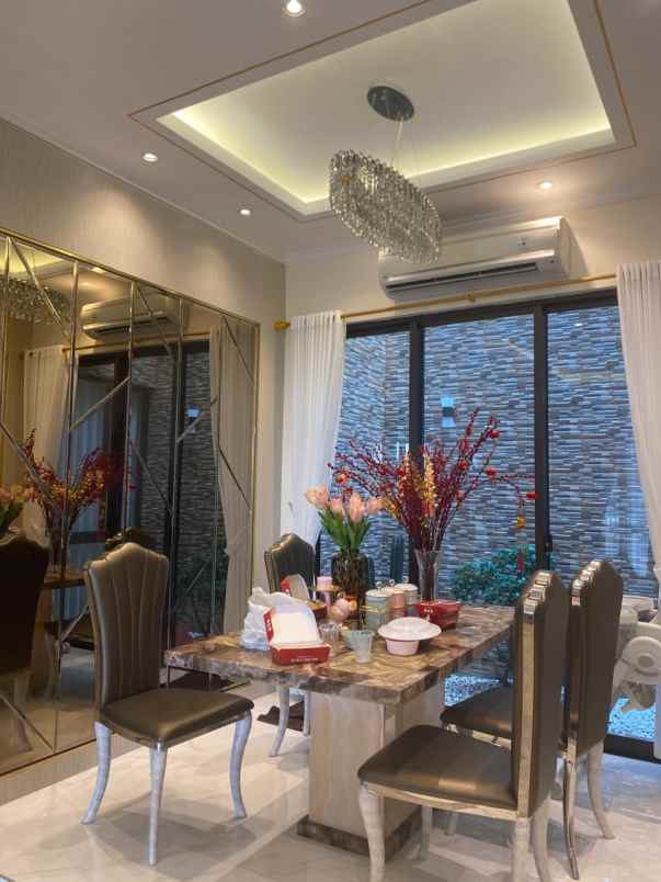dijual rumah suvarna sutera
