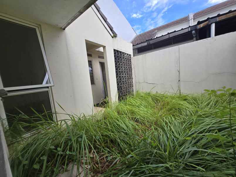 dijual rumah suvarna sutera cluster