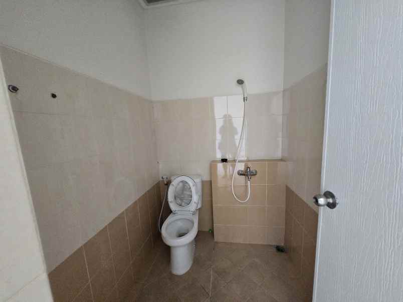 dijual rumah suvarna sutera cluster