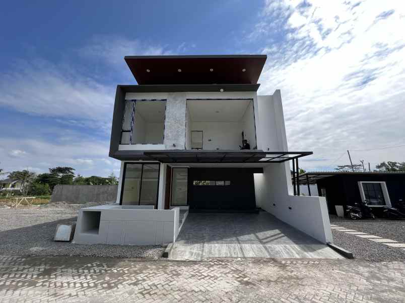 dijual rumah tajem