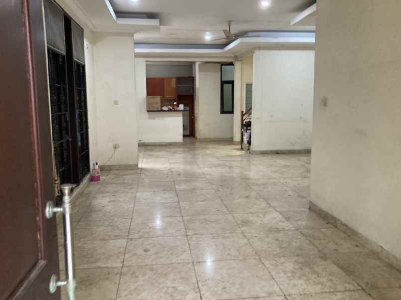 dijual rumah taman buaran