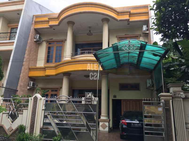 dijual rumah taman palem lestari