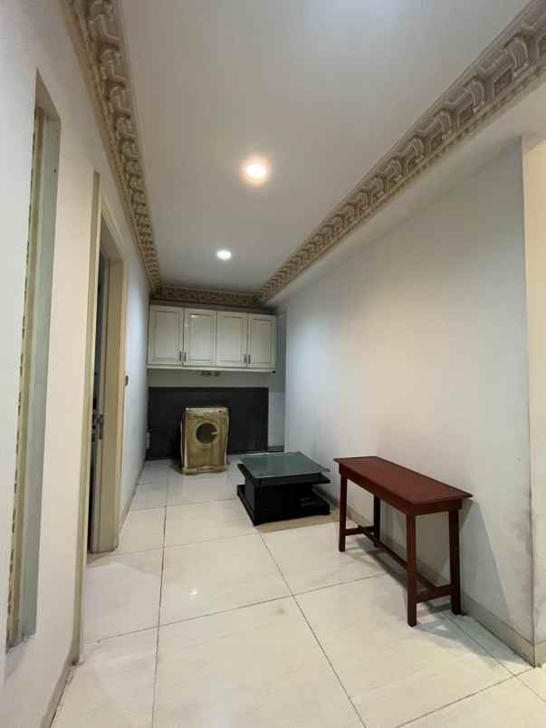 dijual rumah taman palem lestari