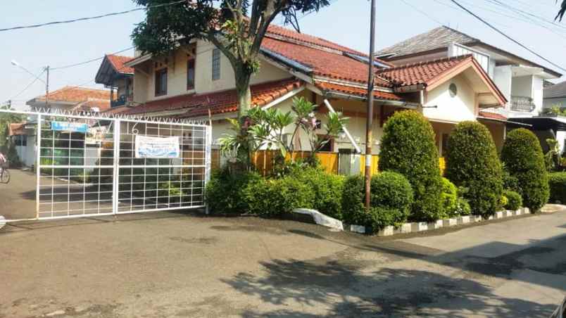 dijual rumah taman saturnus margahayu raya