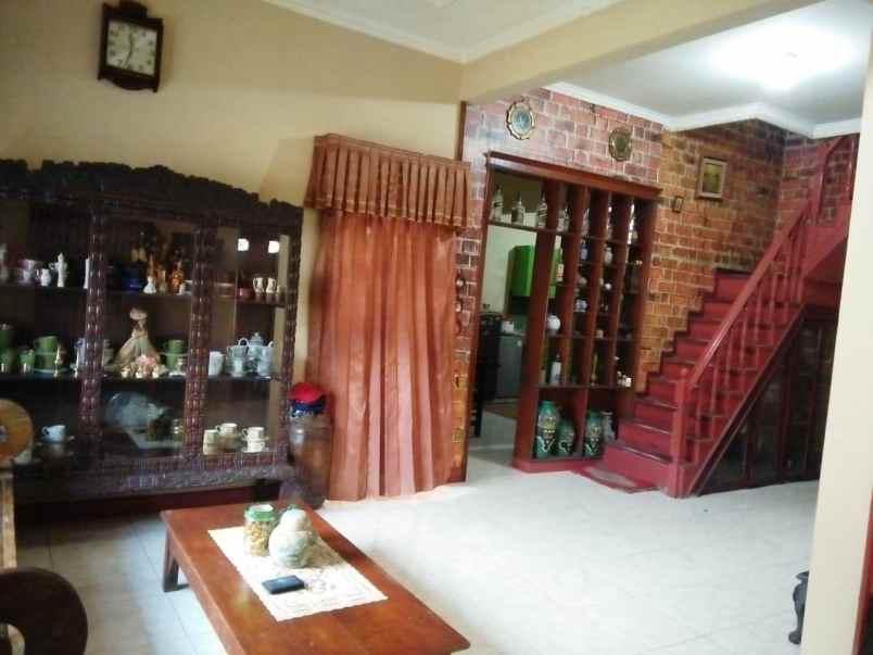 dijual rumah taman saturnus margahayu raya