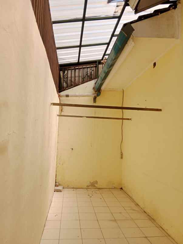 dijual rumah taman surya indah