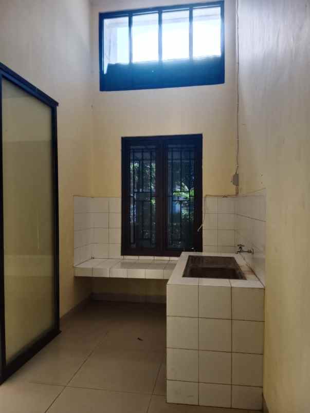 dijual rumah taman surya indah