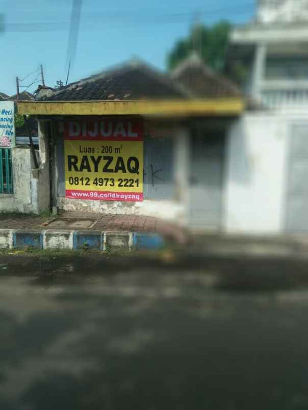 dijual rumah tepi jalan irian jaya