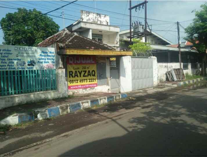 dijual rumah tepi jalan irian jaya