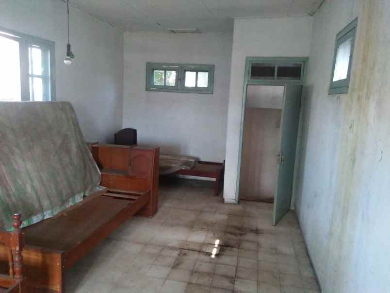 dijual rumah tepi jalan irian jaya