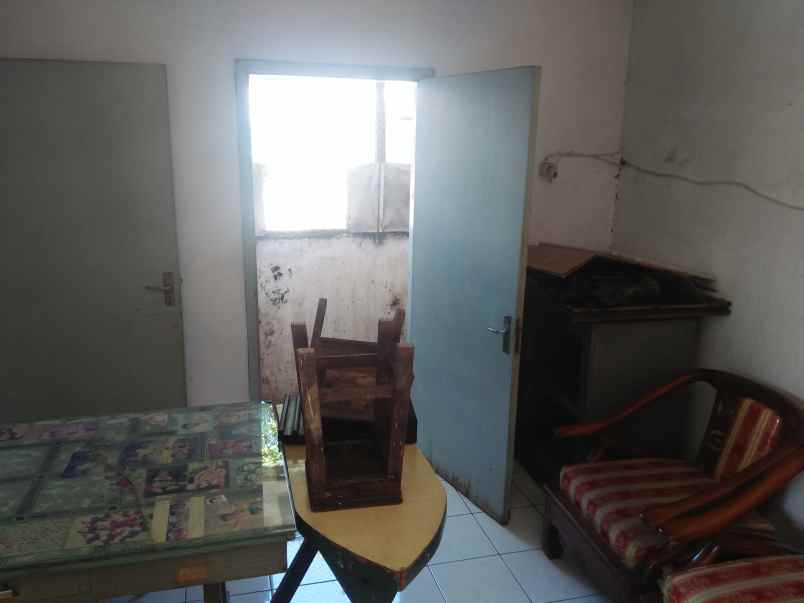 dijual rumah tepi jalan irian jaya