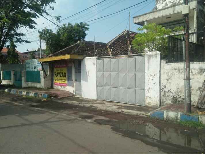 dijual rumah tepi jalan irian jaya