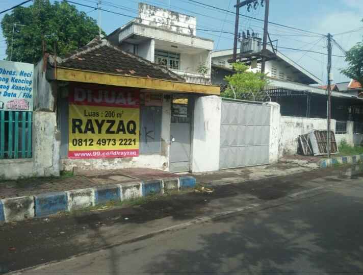 dijual rumah tepi jalan irian jaya