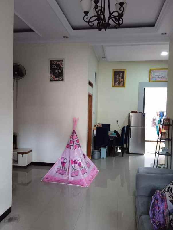 dijual rumah terawat kawasan buaran indah cipondoh