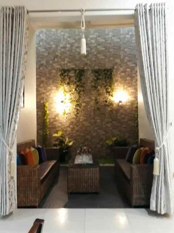 dijual rumah tinggal 2 lantai komplek rispa