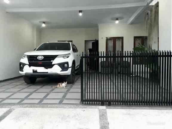 dijual rumah tinggal 2 lantai komplek rispa