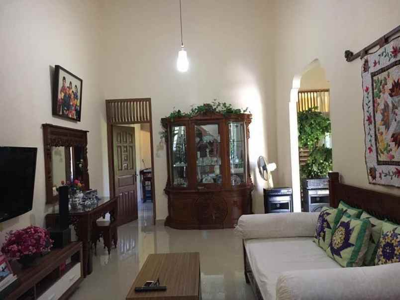 dijual rumah umban sari