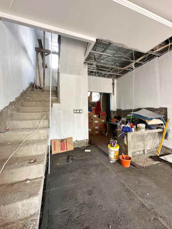 dijual rumah utan kayu