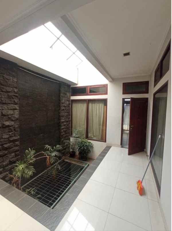 dijual rumah villa bintaro indah