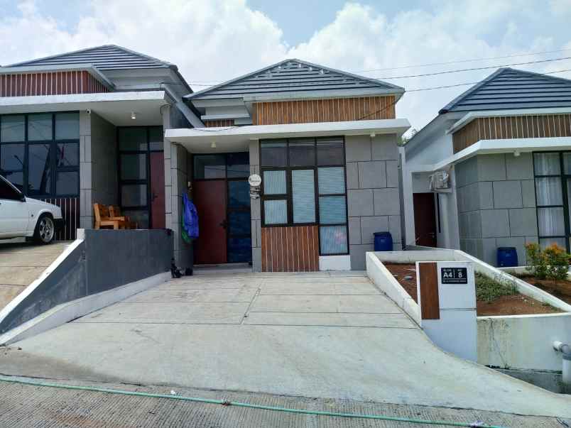 dijual rumah villa ciherang indah