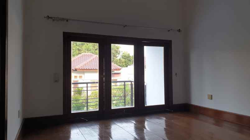 dijual rumah villa cinere mas pisangan