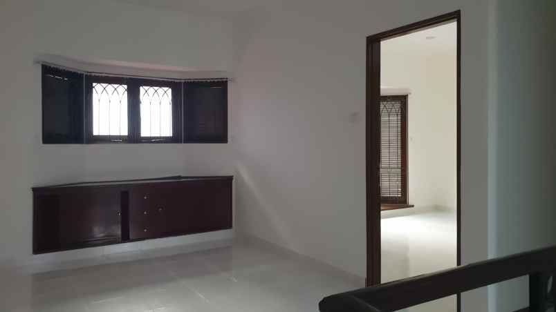 dijual rumah villa cinere mas pisangan