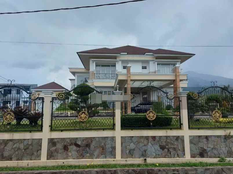 dijual rumah villa taman giri indah