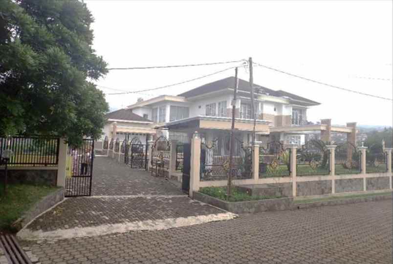 dijual rumah villa taman giri indah