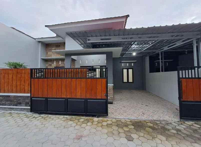 dijual rumah wedomartani ngemplak