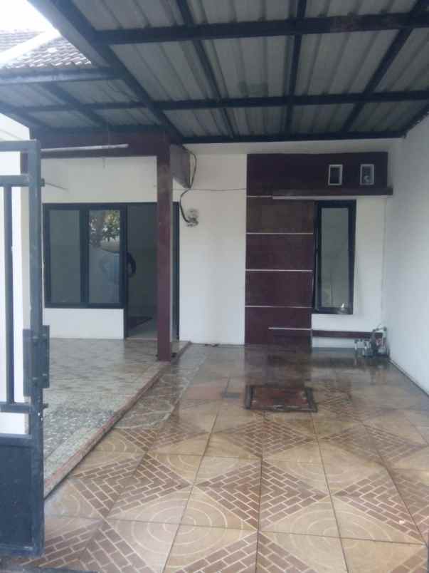 dijual rumah western village