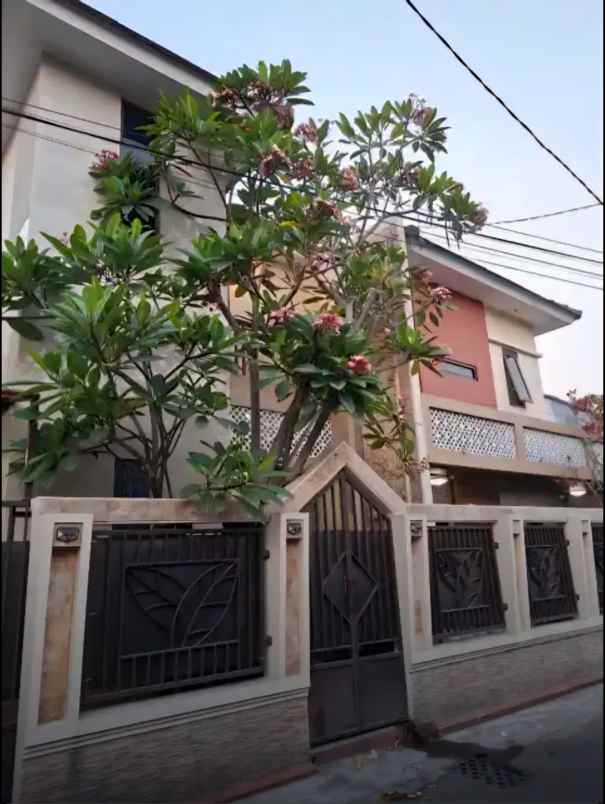 dijual rumah wirogunan