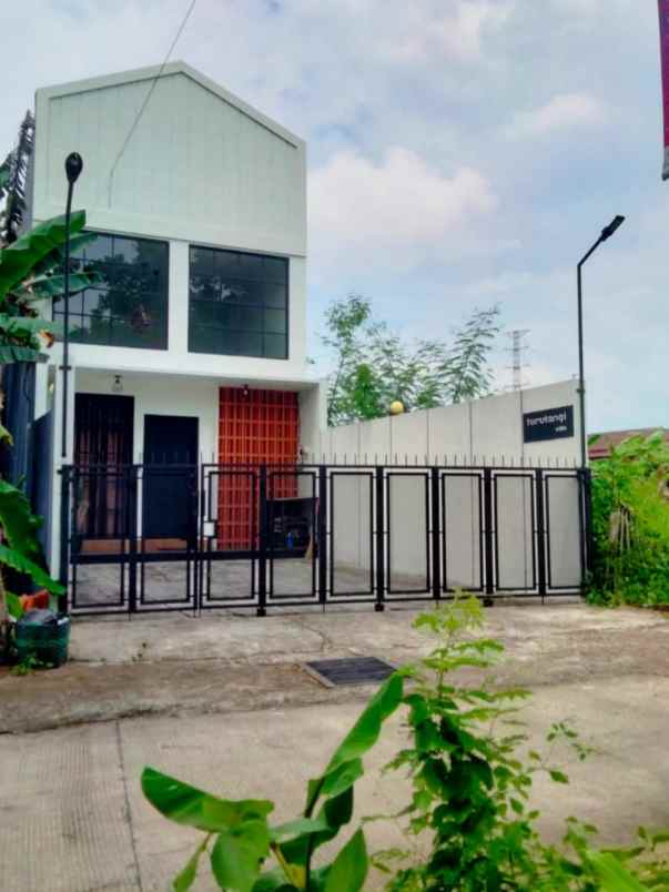 dijual villa dayu jalan damai
