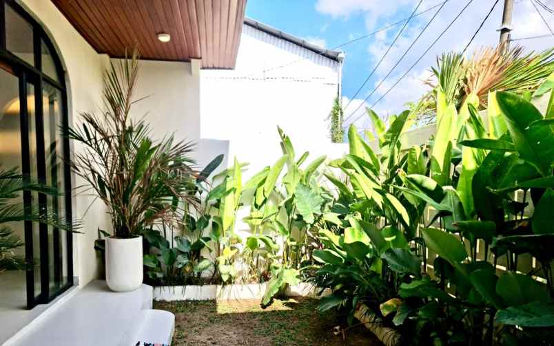 dijual villa jalan raya munggu kapal