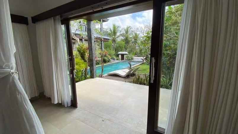 dijual villa jalan sebatu ubud gianyar bali