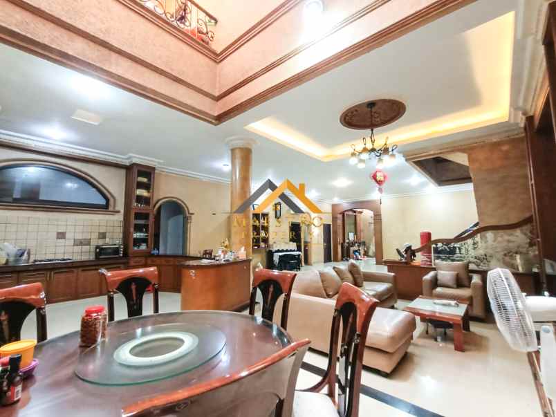 dijual villa komplek cemara asri jalan