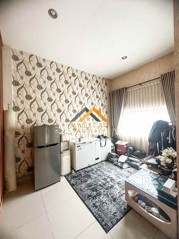 dijual villa komplek givency one jalan