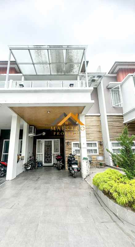 dijual villa komplek givency one jalan