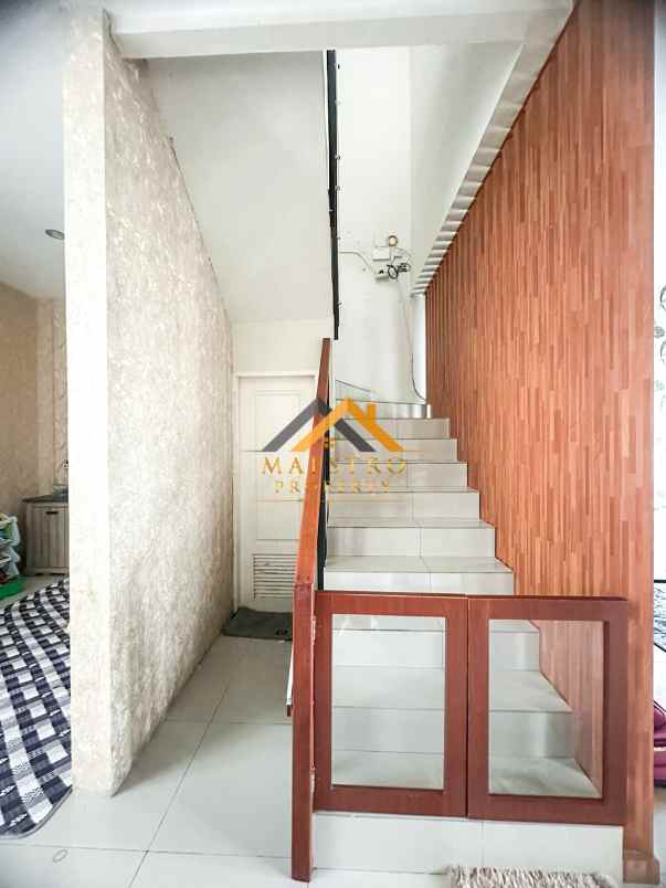 dijual villa komplek givency one jalan