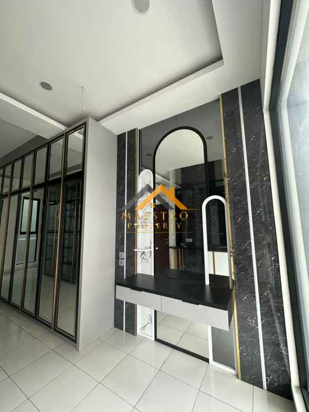 dijual villa komplek givency one type