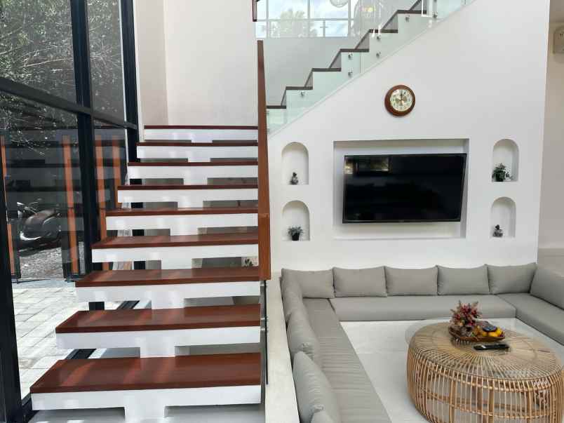 dijual villa lantai 2 view sawah canggu