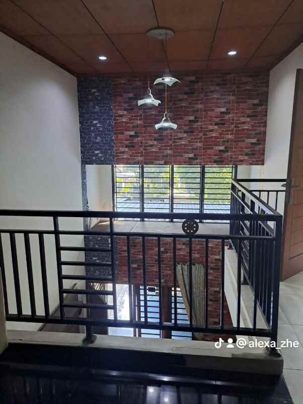 dijuwal rumah 2 lt dibawah njop perum pandanaran hills