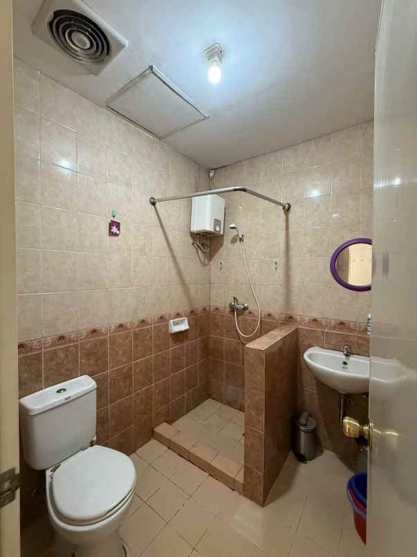 disewakan apartemen jl kembangan raya no rt 01