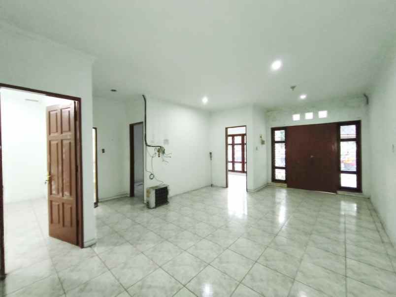 disewakan rumah 1 tingkat komplek cemara asri